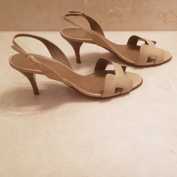 Hermes Shoes - Camel Hermes slingback kitten heels 39